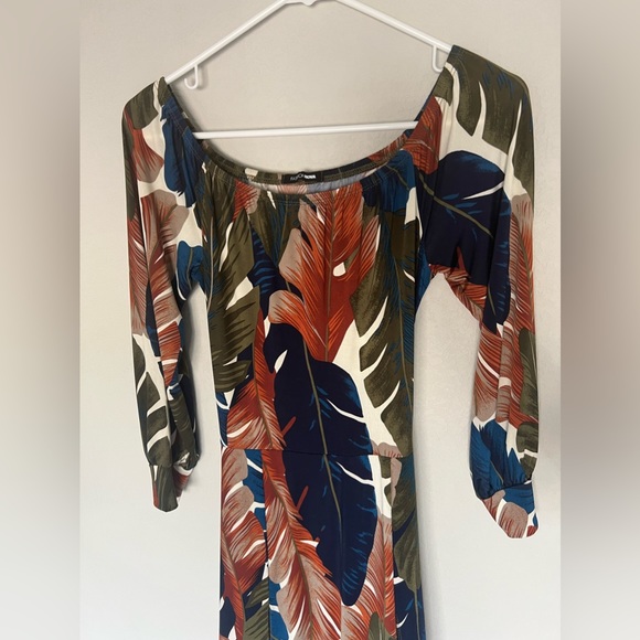 FashionNova Off Shoulder Maxi Dress Size Small - Picture 4 of 10